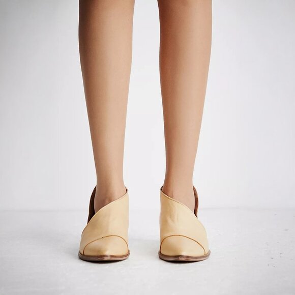 Free People Royale Flat in Natural - sz 8 - Picture 3 of 15